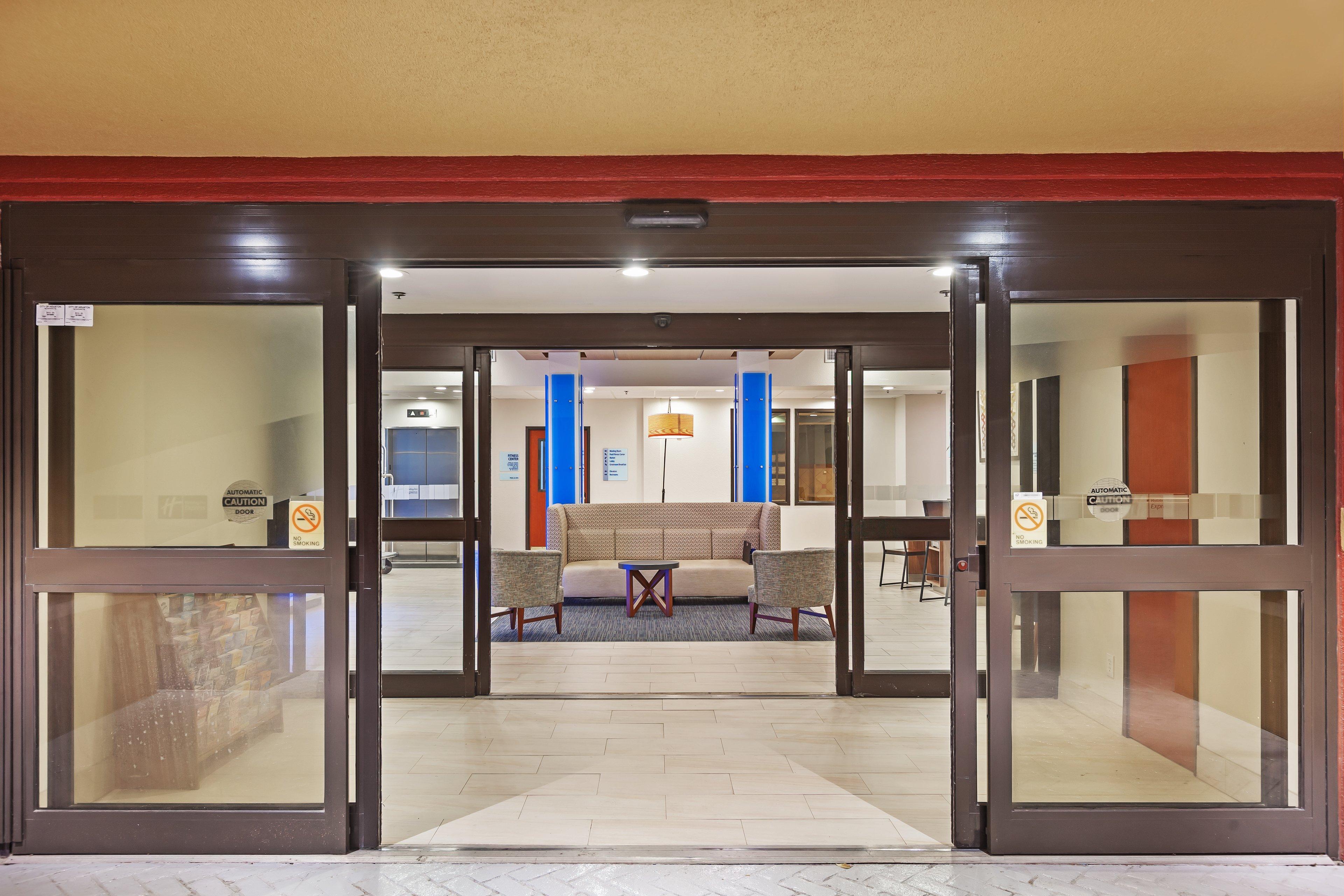 Holiday Inn Express & Suites Houston - Memorial Park Area By Ihg Bagian luar foto
