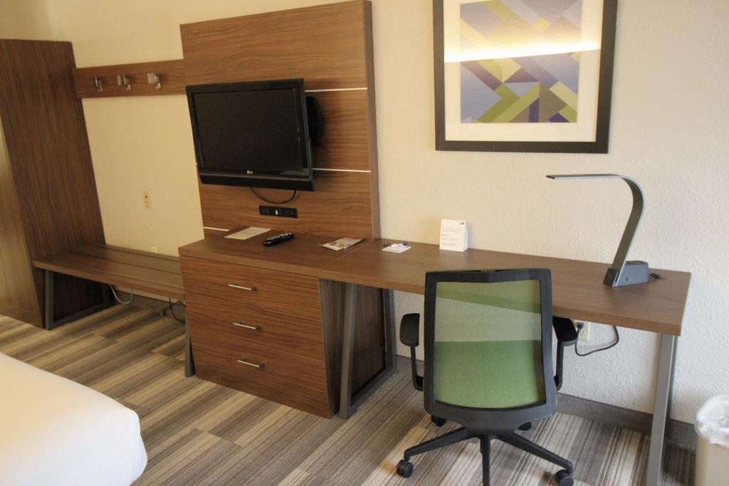 Holiday Inn Express & Suites Houston - Memorial Park Area By Ihg Bagian luar foto