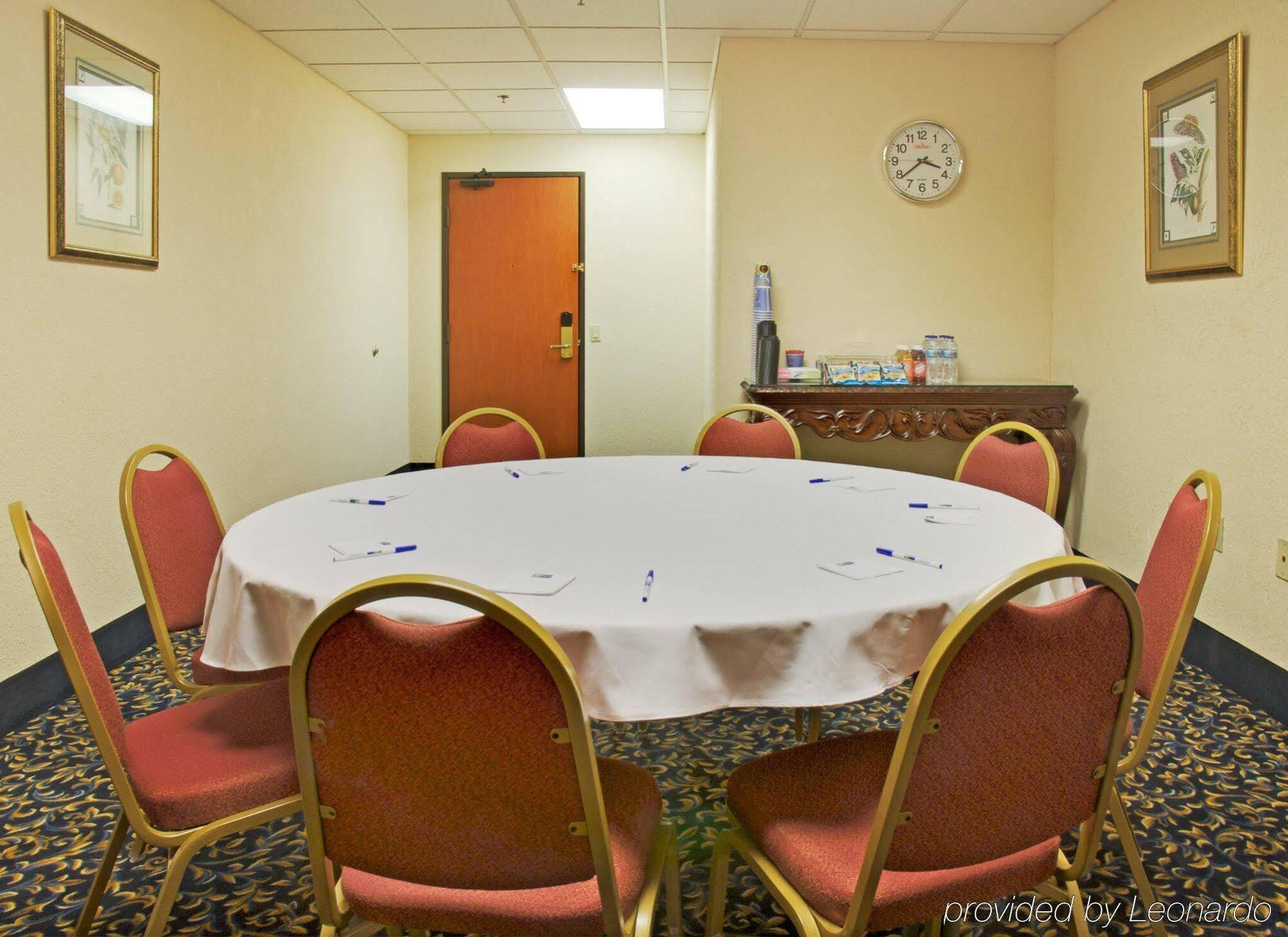 Holiday Inn Express & Suites Houston - Memorial Park Area By Ihg Bagian luar foto
